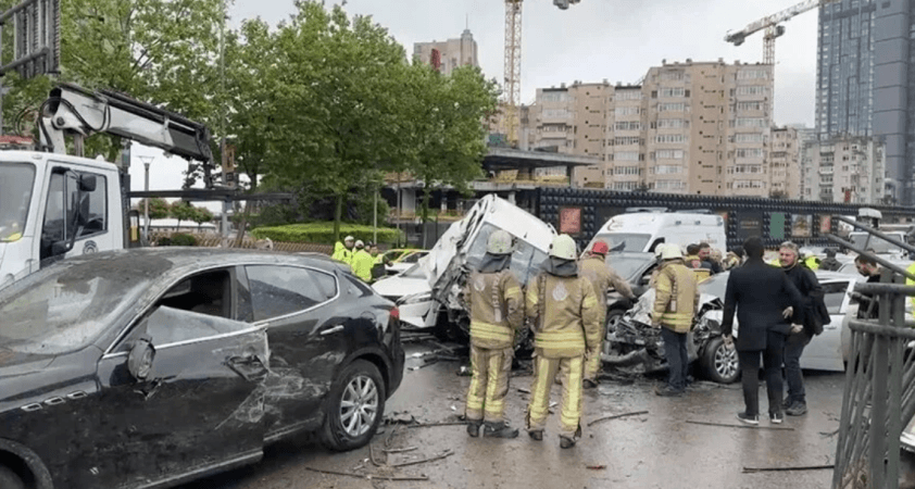 Be Ikta Ta Arac N Kar T Zincirleme Kaza Meydana Geldi