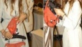 İç çamaşırlarını görücüye çıkarttı!