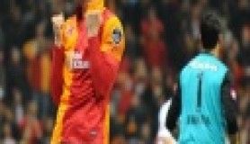 Aslan kendi evinde yenildi