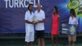 Liderler Turkcell’le teniste buluştu