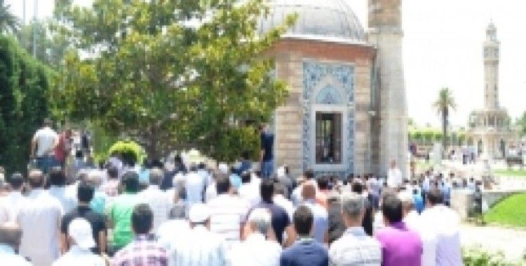 Cuma Namazı sonrası Mursi’ye destek eylemi