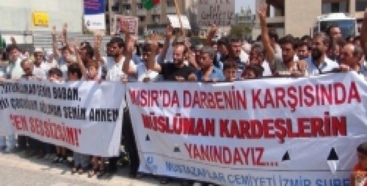 İzmir'de, Suriye ve Mısır için protesto gösterisi