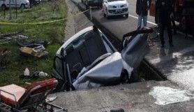 Yunan plakalı otomobil su kanalına düştü