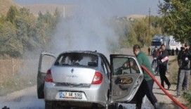 Nusaybin’de haraket halindeki otomobil yandı