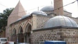 Küllerinden doğan Piri Mehmet Paşa Camii, cuma namazıyla ibadete açıldı