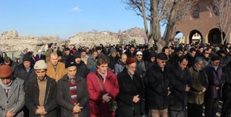 Abdulkadir Molla için yurt genelinde gıyabi cenaze namazı