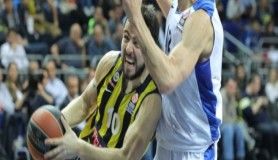 Fenerbahçe Efes’i potaya gömdü