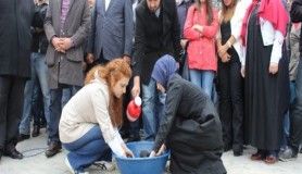 Feyzioğlu'na ilginç protesto