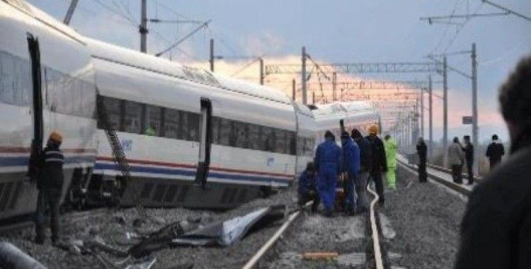 TCDD, YHT'nin ray taşlama aracına arkadan vurduğunu bildirdi