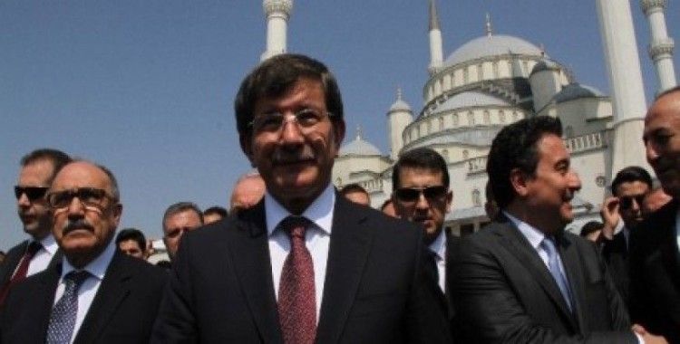 Başbakan Vekili Davutoğlu cuma namazını Kocatepe Camii'nde kıldı