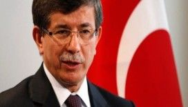 Davutoğlu'na cami çıkışında yoğun ilgi