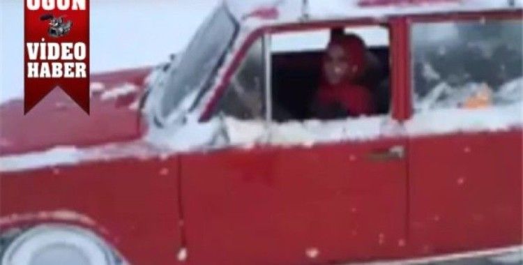 Hacı Murat ile buzda drift yapan bayan sürücü video izle..