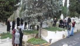 Zindan Arkası Mezarlığına nasıl giderim ? 