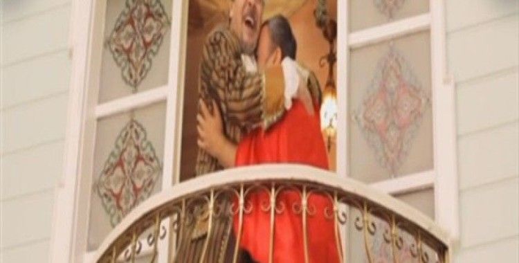 Beyaz'dan Hande Yener'e Sebastian sürprizi