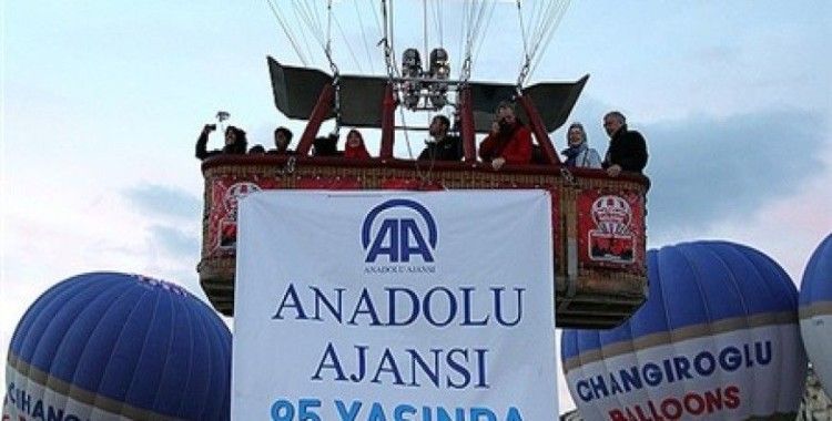 Sıcak hava balonu AA pankartıyla havalandı