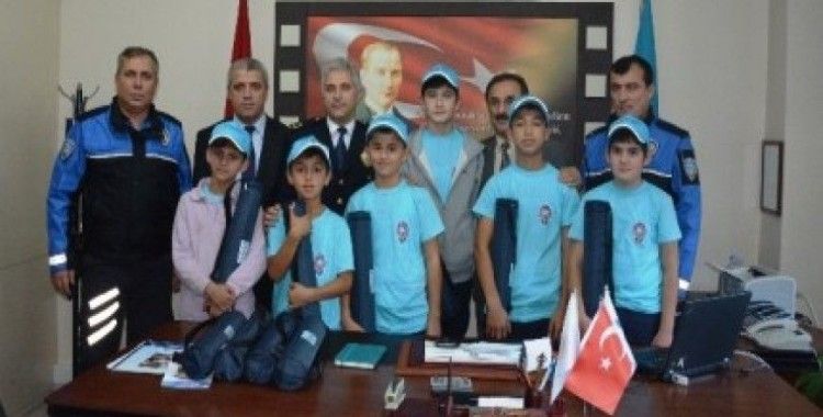 İŞKUR Müdüründen öğrencilere hediye