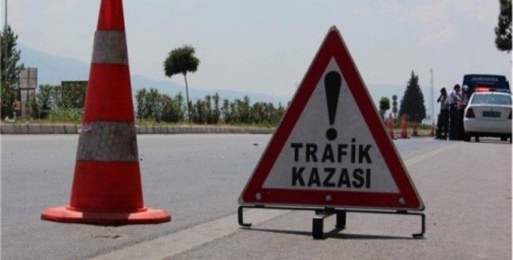 Öğrenci servisi kaza yaptı 10 yaralı