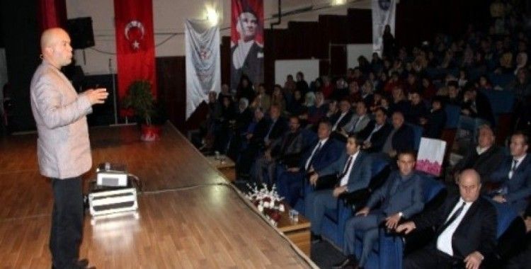 Talha Uğurluel Kütahya'da konferans verdi