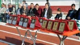 Akçakale'de sporun yaşlı çınarlarına plaket verildi