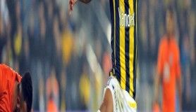 Fenerbahçe, Başakşehir'i yenerek lider oldu