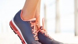 Spor ayakkabı şıklığı ve rahatlığı