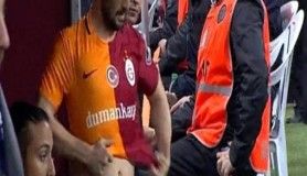 Sabri kendinden önce sahaya giren göbeği ile sosyal medyayı salladı