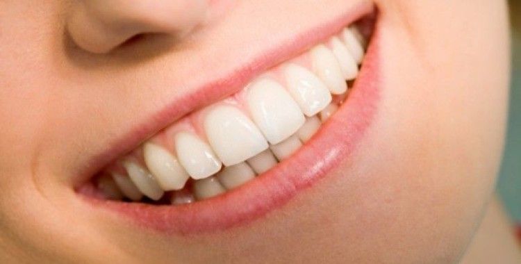 Gülerken alt dişlerin fazla görünmesi yaşlılık belirtisi OGÜN Haber
