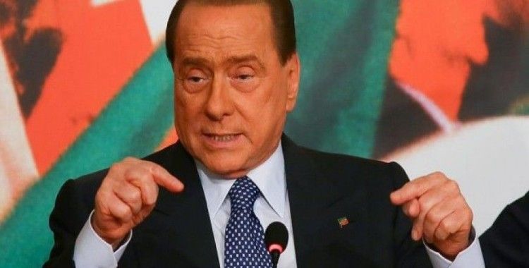 Eski İtalya Başbakanı Berlusconi Milan'ı satıyor