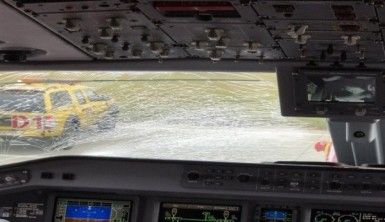 Fenerbahçe uçağının camı çatladı 