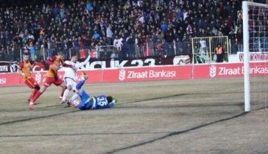 Galatasaray Elazığspor'u rahat geçti