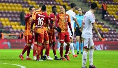 Podolski attı Galatasaray turladı