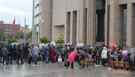 İstanbul Adalet Sarayı önünde zabıt katipliği yoğunluğu