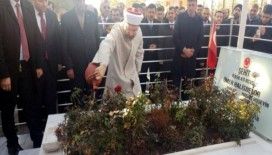 Diyanet İşleri Başkanı Ömer Halisdemir’in mezarında