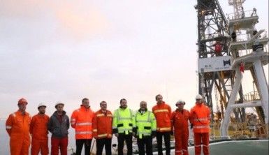 Türkiye’nin ilk sondaj gemisini ziyaret etti