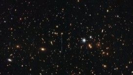 Hubble 3 katrilyon Güneş kütlesinde galaksi kümesini görüntüledi