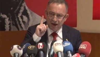 CHP Genel Başkanlığına aday oldu: Yönetimi topa tuttu