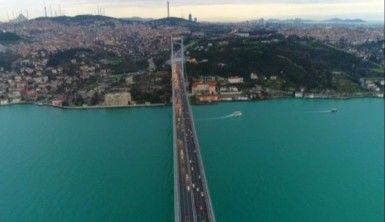 İstanbul Boğazı turkuaza boyandı