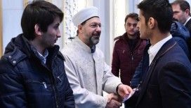 Diyanet İşleri Başkanı Erbaş, gençlerle birlikte Mehmetçiğe dua etti