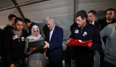 Başbakan Yıldırım'dan şehit ailesine taziye ziyareti