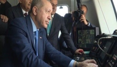 Cumhurbaşkanı Erdoğan, banliyö trenini kullandı