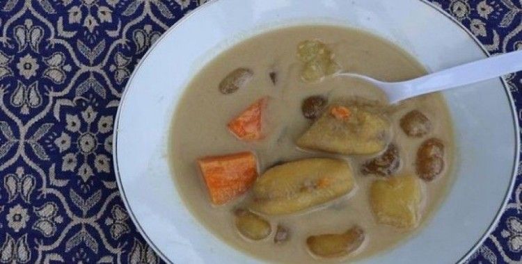Endonezya’da iftar sofrasının vazgeçilmezi muz çorbası