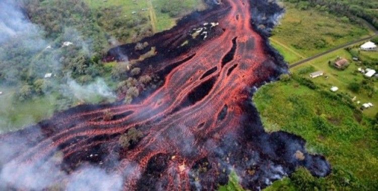 Kilauea Yanardağı'ndan püsküren lavlar denize ulaştı
