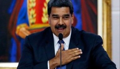 Maduro'dan Selvi Boylum Al Yazmalım'lı paylaşım