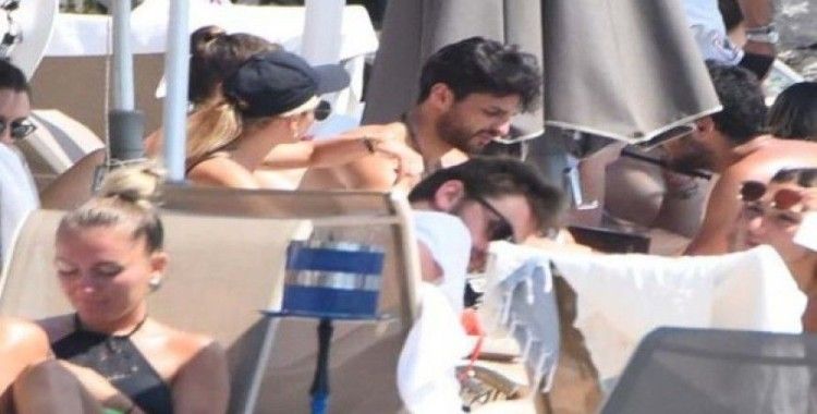 Eliz Sakuçoğlu yüzdü Ekin Mert Daymaz saklandı