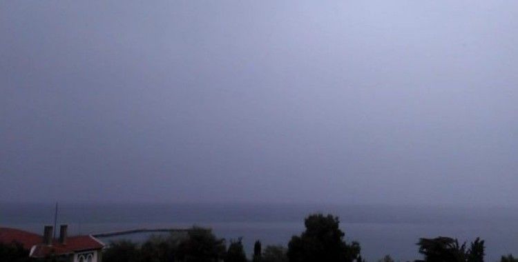 Marmara'da yoğun sis ve yağış etkisini gösterdi
