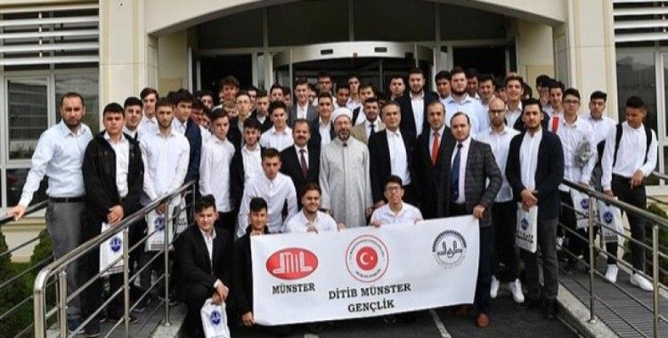 Erbaş, Almanya'dan gelen gençlerle buluştu