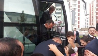 Diyarbakır'da Cumhurbaşkanı çocuklara oyuncak dağıttı