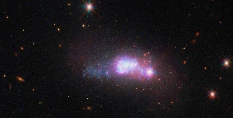 Uzayın derinliklerindeki cüce galaksi görüntülendi