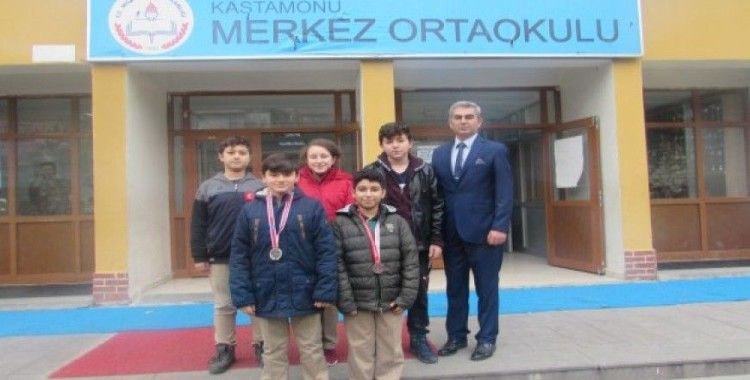 Kastamonu Merkez Ortaokulu, satranç turnuvasında madalyaya doymadı