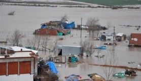 Sel suları Bursa'da hayatı durma noktasına getirdi